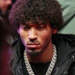 Jazeek feiert seinen Chart-Erfolg mit "4LAP" an der Spitze der deutschen Album-Charts.