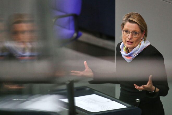 Justizministerin fordert Entkriminalisierung von Schwarzfahren