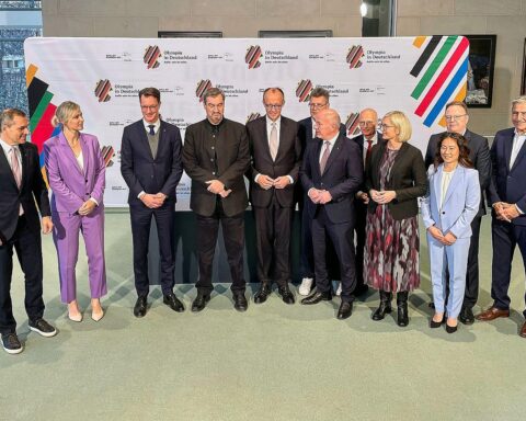 Bürger entscheiden für Olympiabewerbung: Unterzeichnung, Sportbegeisterung, Zusammenhalt in Kiel.