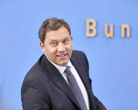 Lars Klingbeil präsentiert den Bundeshaushalt 2027 und spricht über zukunftsorientierte Investitionen.