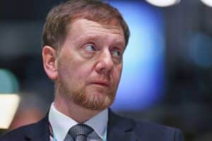 Michael Kretschmer warnt vor wirtschaftlichem Abstieg Deutschlands; fordert Umdenken in der Wirtschaftspolitik.