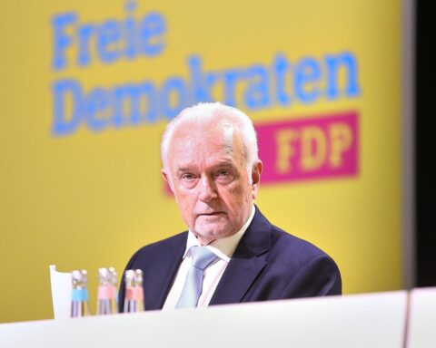 Wolfgang Kubicki spricht über AfD-Abstimmungen und die Zukunft der FDP im Podcast.