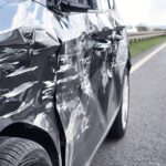 Schwerer Verkehrsunfall: LKW kollidiert mit Pkw, Fahrer schwer verletzt, Drogeneinfluss festgestellt.