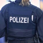 Lastwagenunfall auf Autobahn 31, Polizei und Bergungsarbeiten, mehrstündige Vollsperrung.