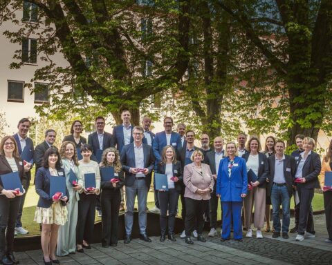 Markus Blume mit ausgezeichneten Lehrkräften und Hochschulpräsidenten beim Bayerischen Tag für gute Lehre.
