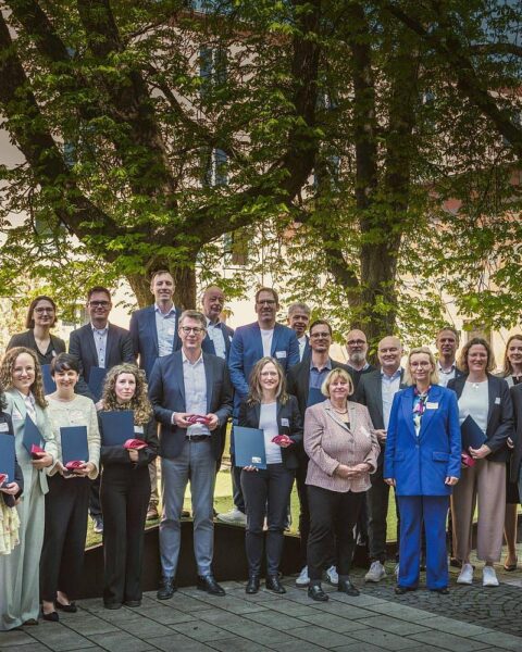Markus Blume mit ausgezeichneten Lehrkräften und Hochschulpräsidenten beim Bayerischen Tag für gute Lehre.