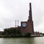 Volkswagen-Werk in Wolfsburg, Ministerpräsident Lies spricht über Zusammenarbeit mit chinesischen Autobauern.