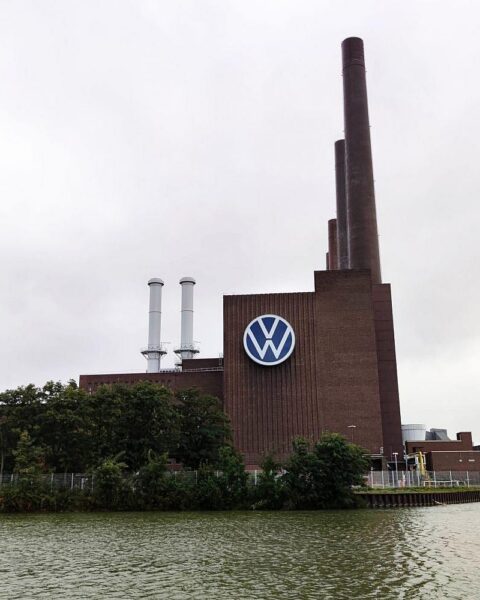 Volkswagen-Werk in Wolfsburg, Ministerpräsident Lies spricht über Zusammenarbeit mit chinesischen Autobauern.