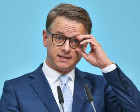 Carsten Linnemann äußert sich kritisch zur 1.000-Euro-Prämie für Beamte in Deutschland.