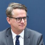 Carsten Linnemann diskutiert Steuerreform, um Arbeitnehmer und Unternehmen finanziell zu entlasten.