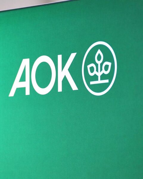 CDU-Generalsekretär Linnemann fordert Reduzierung der Krankenkassen auf Mindestgrößen von 500.000 Mitgliedern.