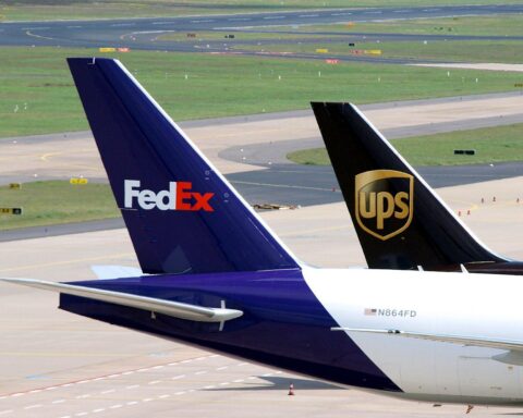 Luftfrachtunternehmen fordern priorisierte Kerosinversorgung, um Flugausfälle und Lieferkettenprobleme zu verhindern.