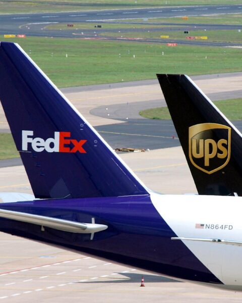 Luftfrachtunternehmen fordern priorisierte Kerosinversorgung, um Flugausfälle und Lieferkettenprobleme zu verhindern.