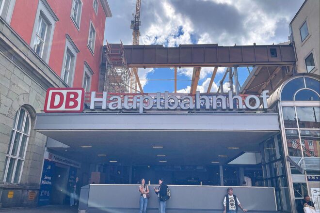 Mann zieht ICE-Notbremse und löst Betriebsstörung am Hauptbahnhof aus