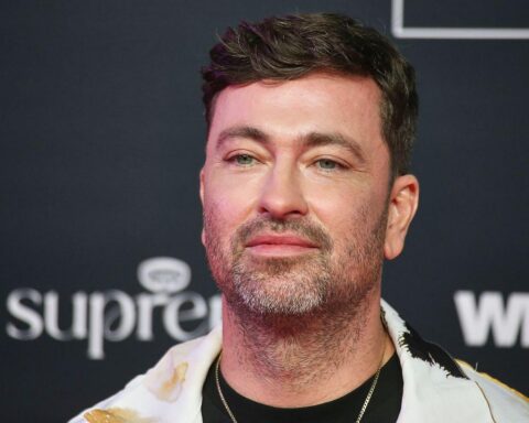 Marteria feiert Erfolge in den deutschen Album-Charts; Album "Zum Glück in die Zukunft III".