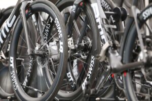 E-Bikes und Fahrräder: Anstieg der Unfallzahlen, besonders bei älteren Radfahrern.