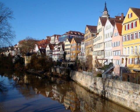 Tübingen am Neckar, symbolisch für die neue Leitung im Fachbereich Finanzen.