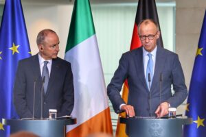 Friedrich Merz und Micheál Martin diskutieren EU-Finanzrahmen und Wettbewerbsfähigkeit in Berlin.
