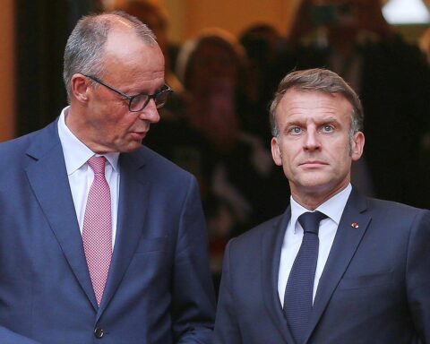 Friedrich Merz und Emmanuel Macron diskutieren über internationale Zusammenarbeit zur Sicherheit im Persischen Golf.