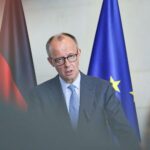 Friedrich Merz diskutiert steuerfreie Entlastungsprämie für Arbeitgeber und Arbeitnehmer in Berlin.