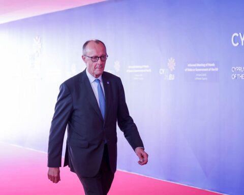 Friedrich Merz spricht auf einem EU-Gipfel über die Ukraine und EU-Integrationsstrategien.