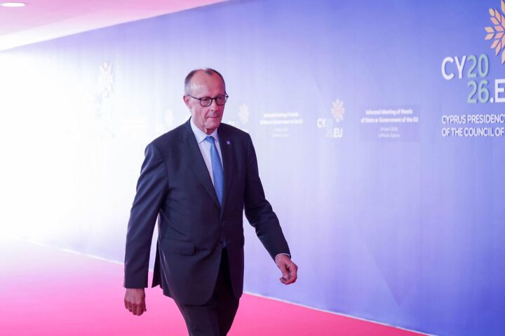 Friedrich Merz spricht auf einem EU-Gipfel über die Ukraine und EU-Integrationsstrategien.