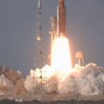 Start der Orion-Kapsel mit Astronauten zur Artemis 2-Mission Richtung Mond. Historisches Ereignis!