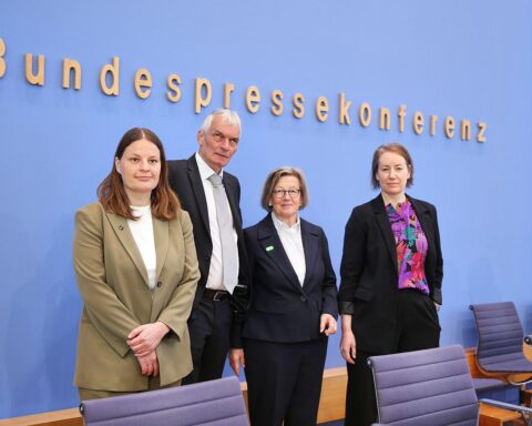 Pressekonferenz zur Forderung nach höheren Mitteln für Entwicklungszusammenarbeit und humanitäre Hilfe.