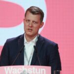 Henning Höne, überzeugt beim Landesparteitag, strebt Bundesvorsitz der FDP an.