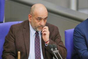 Omid Nouripour äußert ernüchterte Prognosen über den Iran und das Regime.