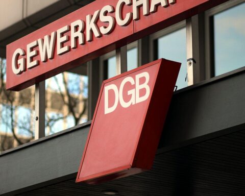 Junge Beschäftigte in Deutschland sind kaum gewerkschaftlich organisiert; Unterschiede zwischen Altersgruppen sichtbar.