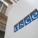 OSZE-Präsident verteidigt Wahlbeobachtung in Ungarn trotz EU-Kritik und Vorwürfen gegen Mitarbeiterin.