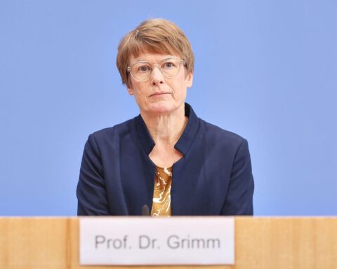 Veronika Grimm diskutiert Wirtschaftsauswirkungen der Öl-Krise und Iran-Kriegs. Warnung vor Stagnation.