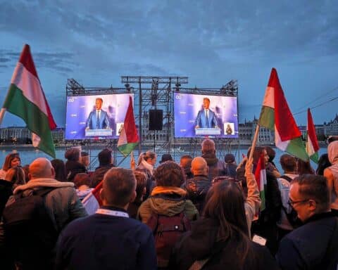 Péter Magyar spricht optimistisch über Wahlen, zeigt Hoffnung auf Wandel in Ungarn.