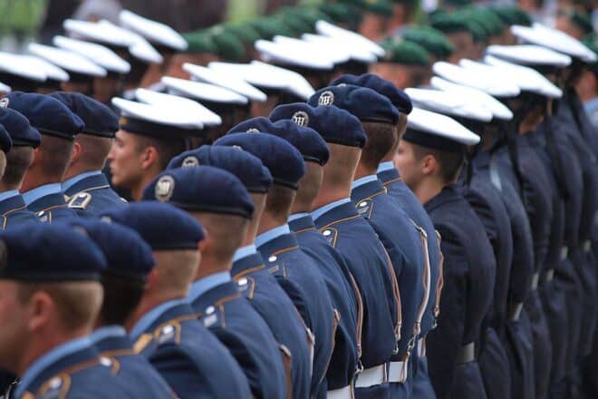 Pistorius verbannt private Handys aus Bundeswehr-Dienststellen