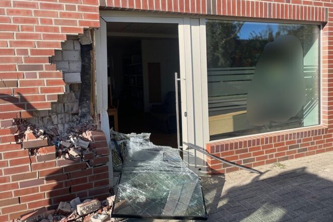 Radlader beschädigt Hauswand in Soltau – Fahrer stand unter Drogen