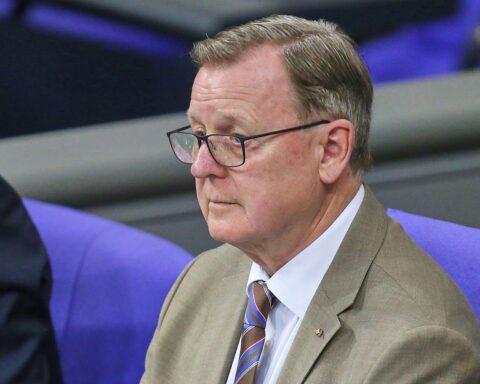 Bodo Ramelow kritisiert Parteiführung der Linken wegen Diätendeckel-Antrag und Vertrauensbruch.