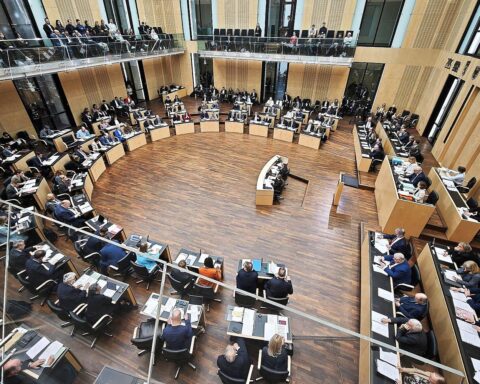 Bundesratssitzung: Anke Rehlinger diskutiert Mineralölsteuersenkung zur Entlastung der Bürger an der Zapfsäule.