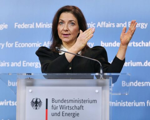 Katherina Reiche fordert umfassende Reformen für Deutschlands wirtschaftliche Fitness und Innovationskraft.
