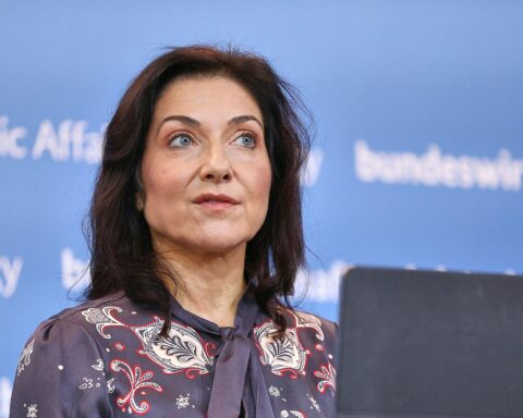 Katherina Reiche diskutiert Erbschaftsteuer und Familienunternehmen, verkündet Wirtschaftsstrategien für Deutschland.