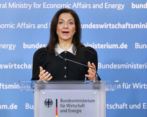 Katherina Reiche spricht über Sozialstaat-Reformen, betont Strukturreformen und Beitragsstabilität.