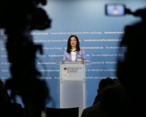 Katherina Reiche gibt Pressekonferenz zum neuen Industriestrompreis zur Entlastung von Unternehmen.