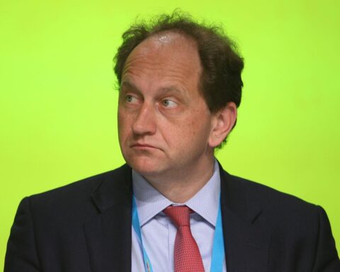 Alexander Graf Lambsdorff trifft sich mit russischen Vertretern zur Klärung diplomatischer Konflikte.