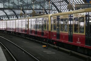 S-Bahn Bauarbeiten in Berlin: Umleitungen und Ersatzverkehr ab 8. Mai angekündigt.