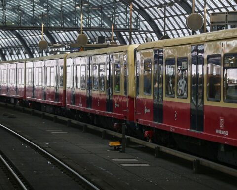S-Bahn Bauarbeiten in Berlin: Umleitungen und Ersatzverkehr ab 8. Mai angekündigt.