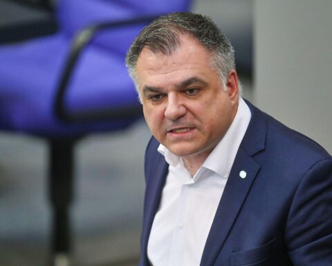 Christos Pantazis äußert Skepsis zur geplanten Erhöhung der Beitragsbemessungsgrenze in Berlin.