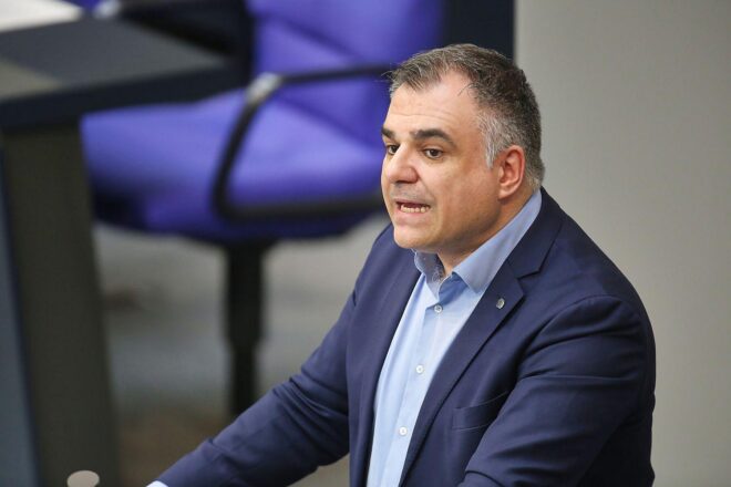 Christos Pantazis spricht über Gesundheitsreform und Effizienz der Krankenkassenstruktur in Deutschland.