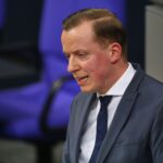 Adis Ahmetovic diskutiert völkerrechtliche Aspekte der US-Militärbasen in Deutschland bezüglich Iran-Konflikt.