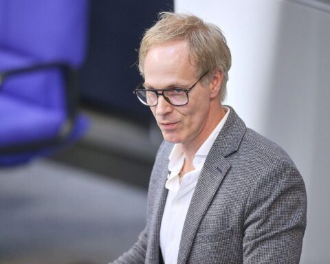 Sebastian Fiedler spricht über Desinformation und bevorstehende Landtagswahlen in Ostdeutschland.