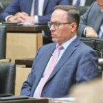 Dirk Panter kritisiert Kraftstoffpreise und fordert Lösungen für Sachsen.